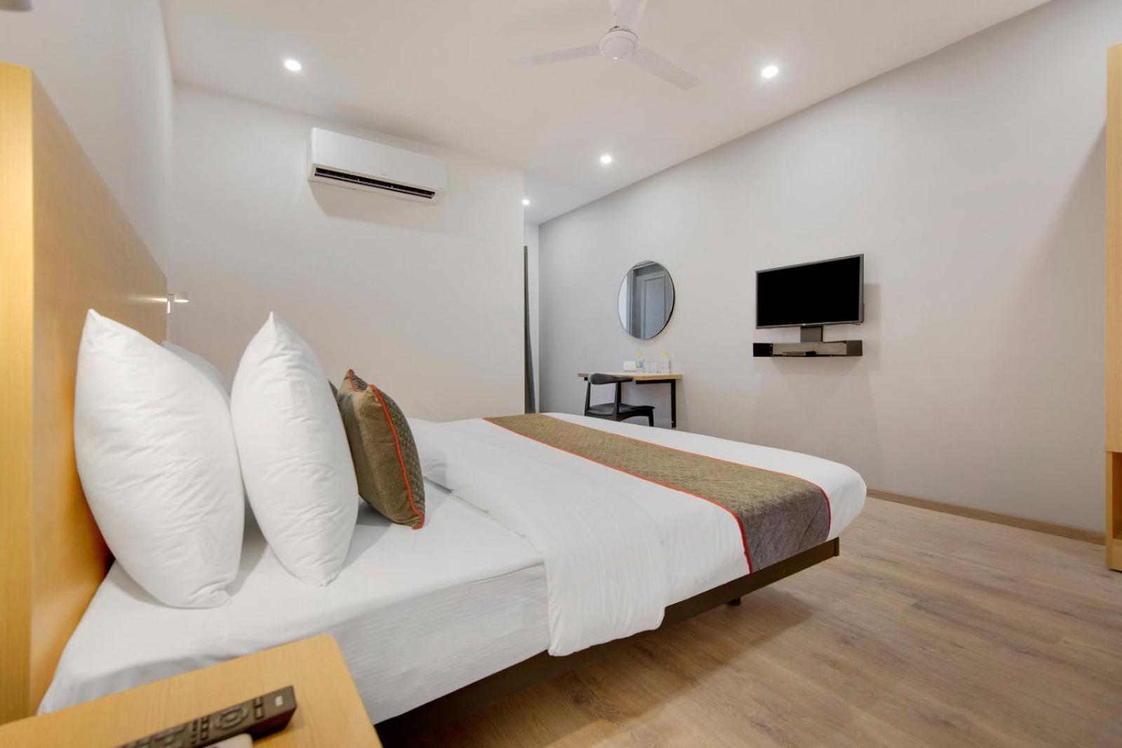 Lite Near Delhi Airport Hotel