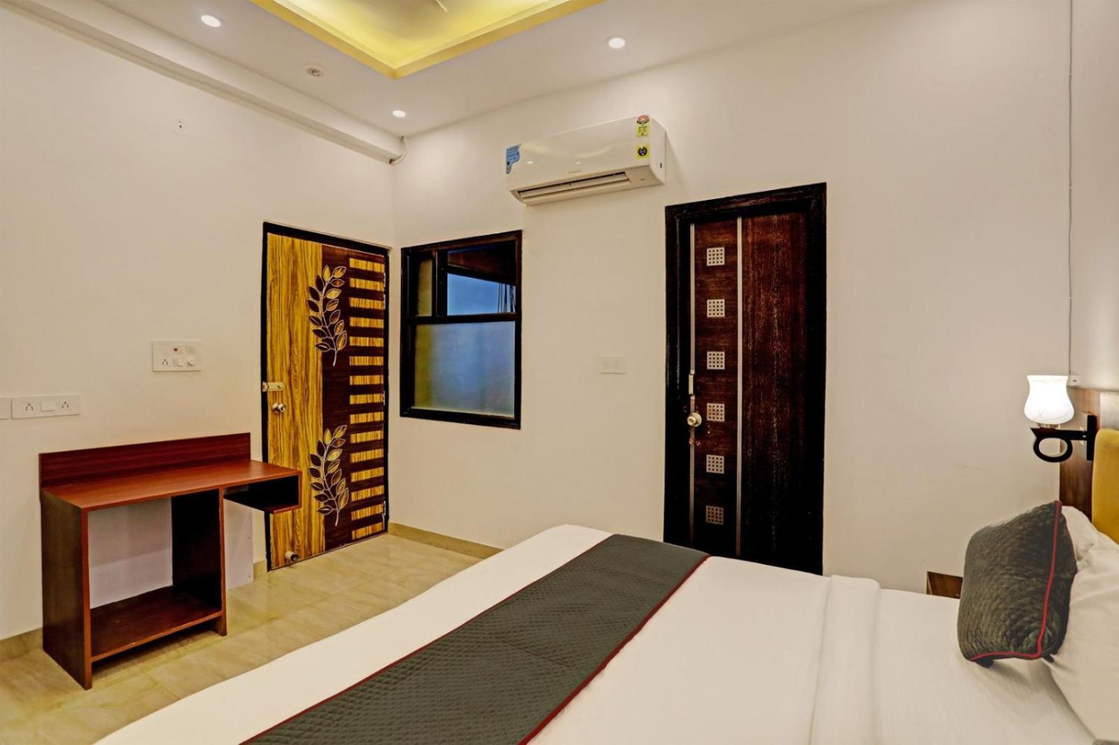 Hotel Lite Near Delhi Airport 4*