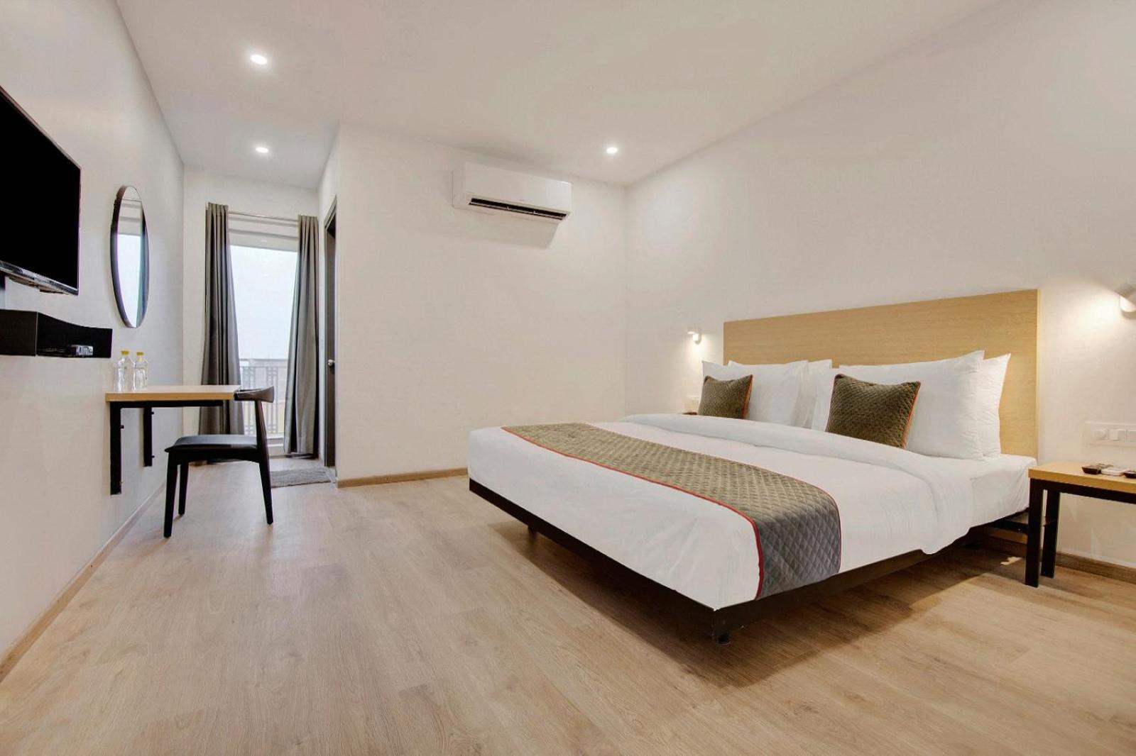 Lite Near Delhi Airport 4*